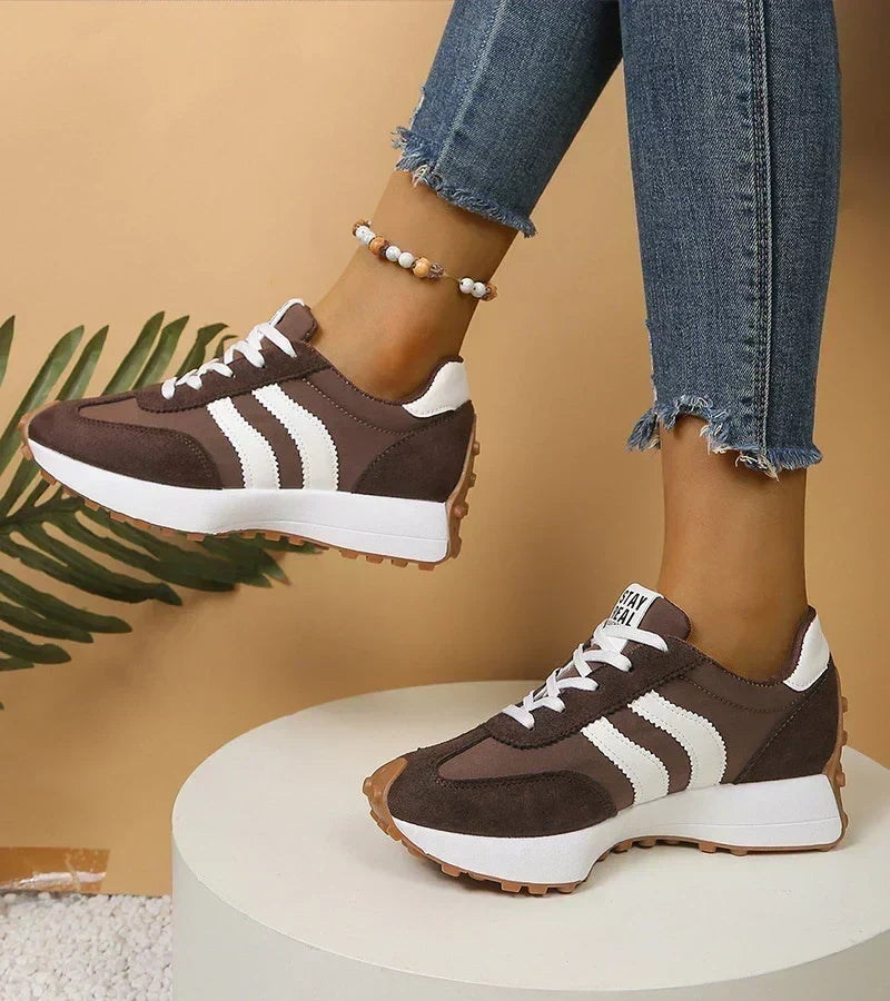 Karine – Baskets Rétro à Détails Contrastés