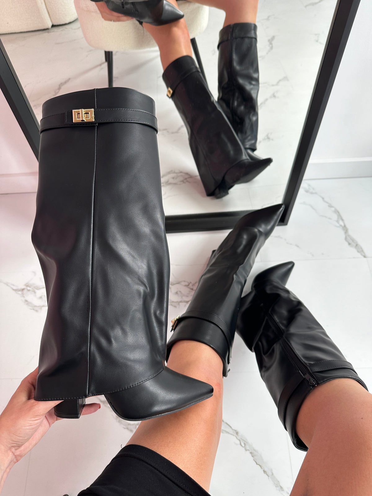 Hélène | Bottes Hautes en Cuir Noir à Boucle