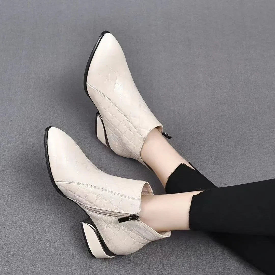 Apolline | Bottines Orthopédiques Pointues à Petit Talon Carré