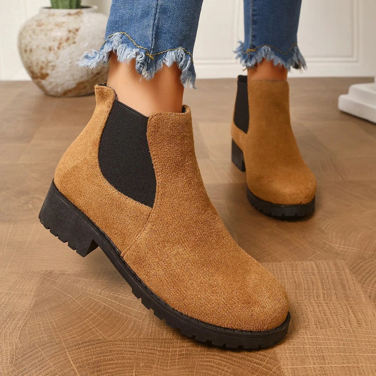 Margaux | Bottines Chelsea en Daim à Semelle Crantée