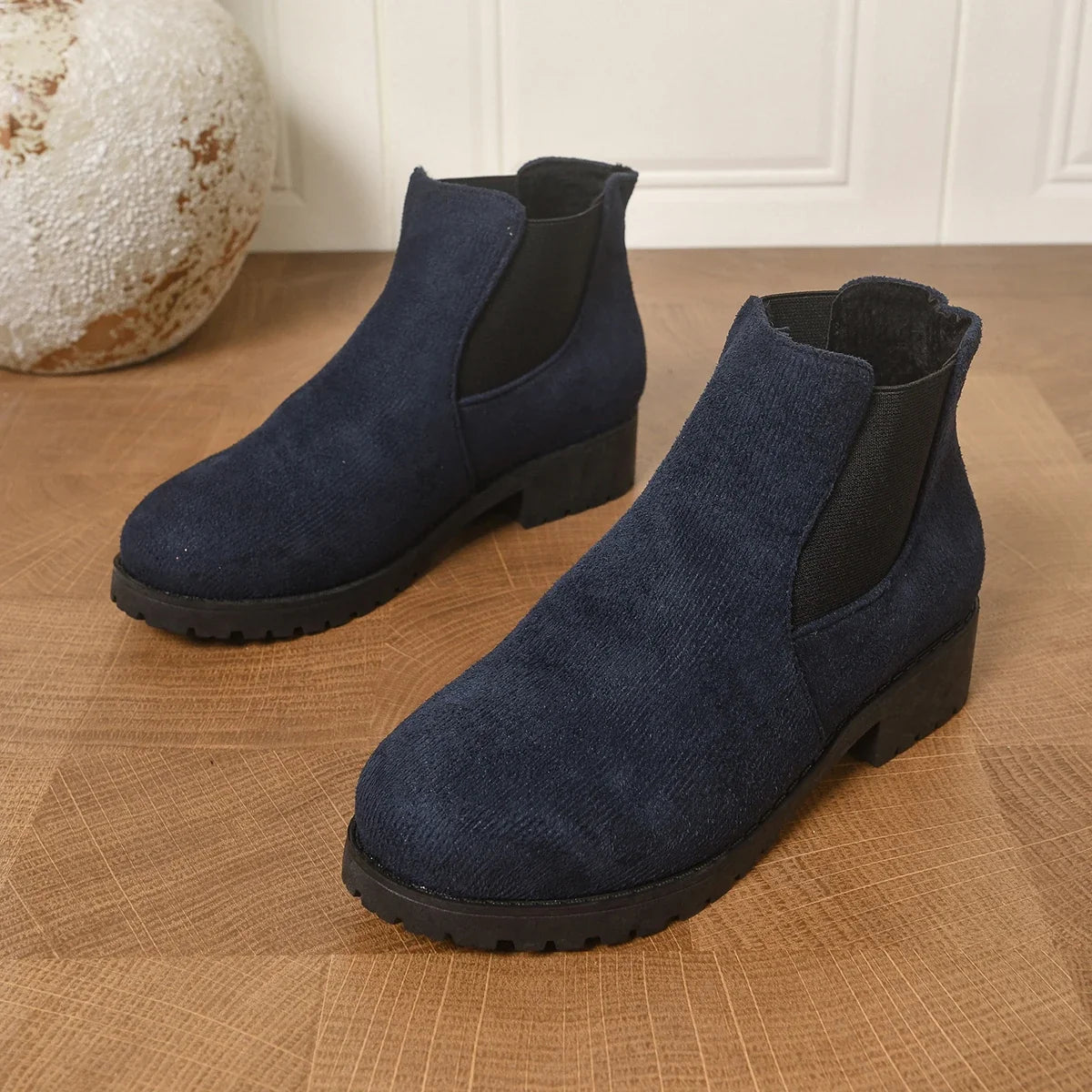 Margaux | Bottines Chelsea en Daim à Semelle Crantée